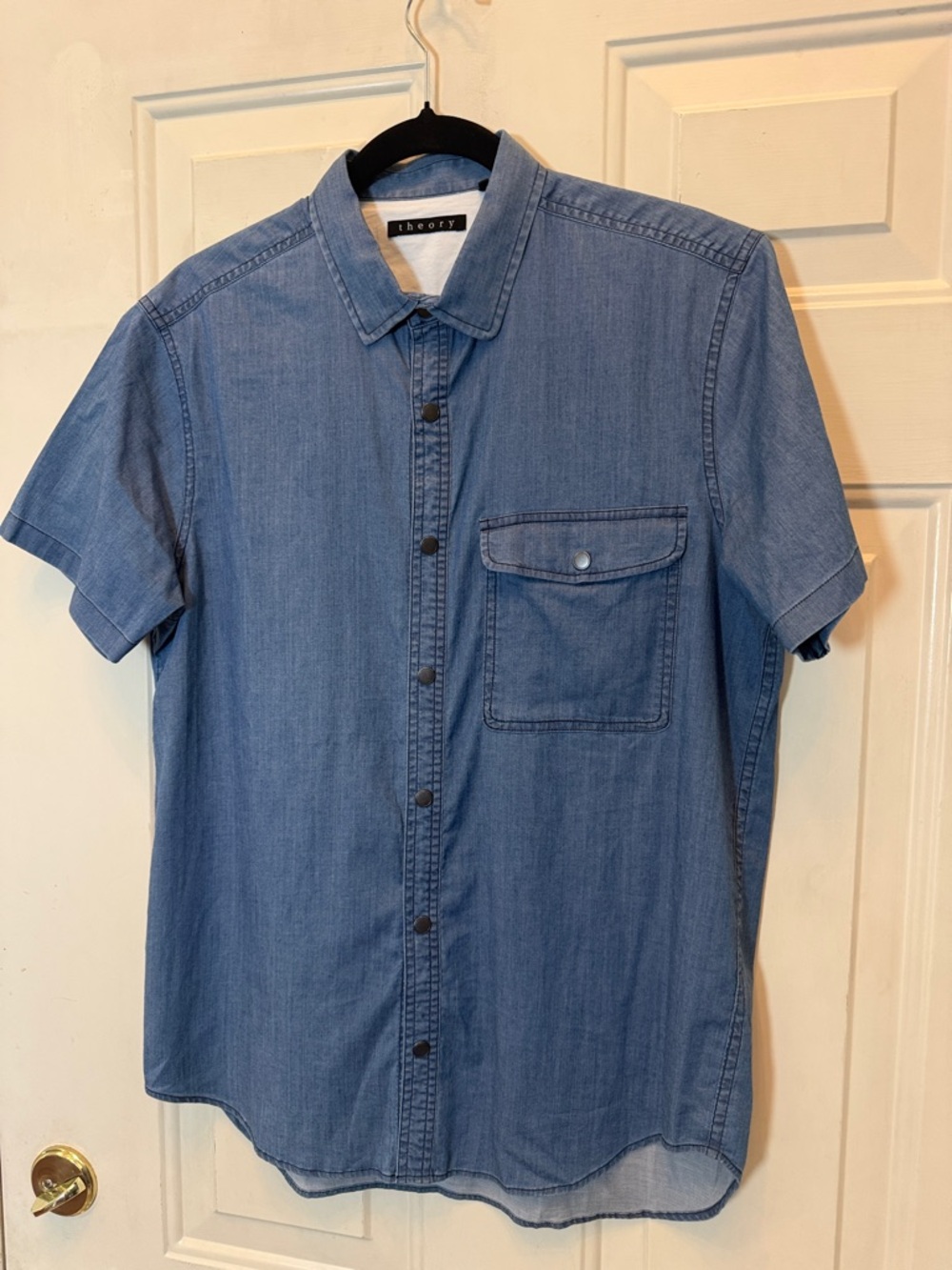 Theory Mugen Size M Short-Sleeve Button-Down Denim / Indigo Shirt